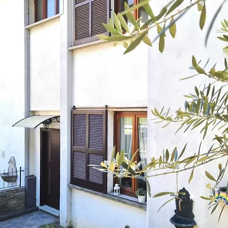 A Casa Di Nina & Turi Con Giardino E Veranda 东戈